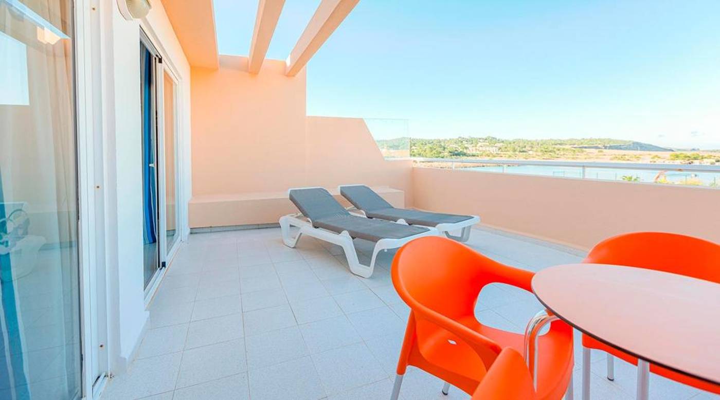 Sirenis-Seaview-Country-Club-Room-48