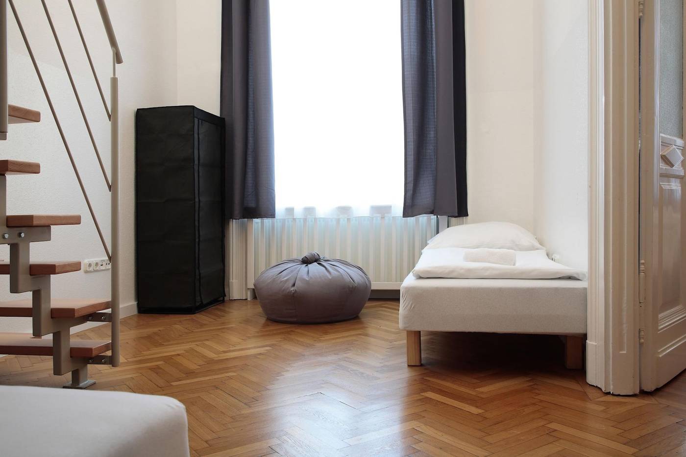 Maverick-Apartments---Vintage-Doubles-Room-12