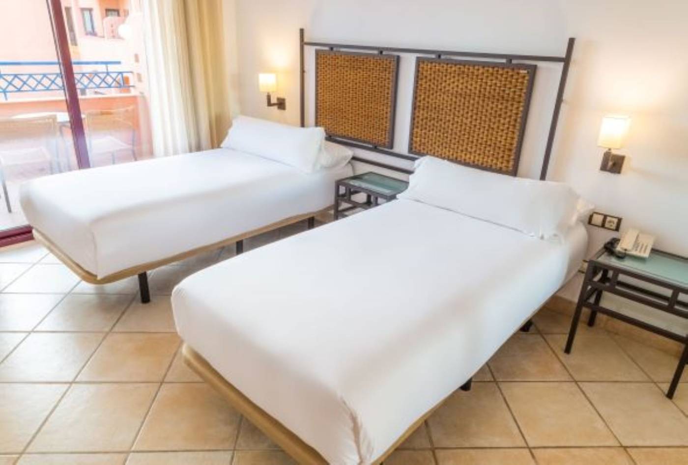 Hotel-OH-Nice-Caledonia-Room-21