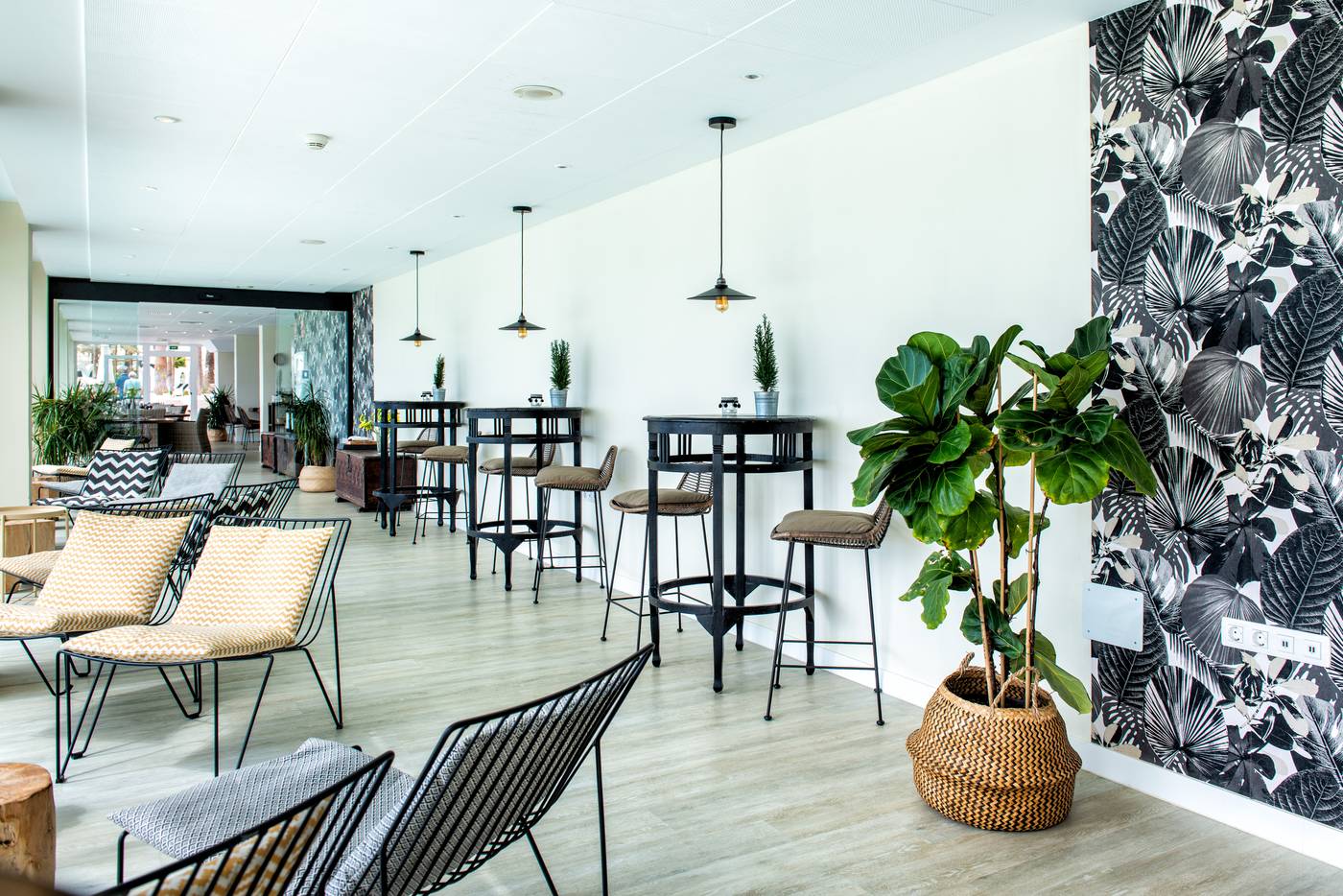 Atlantic-Holiday-Lobby-52