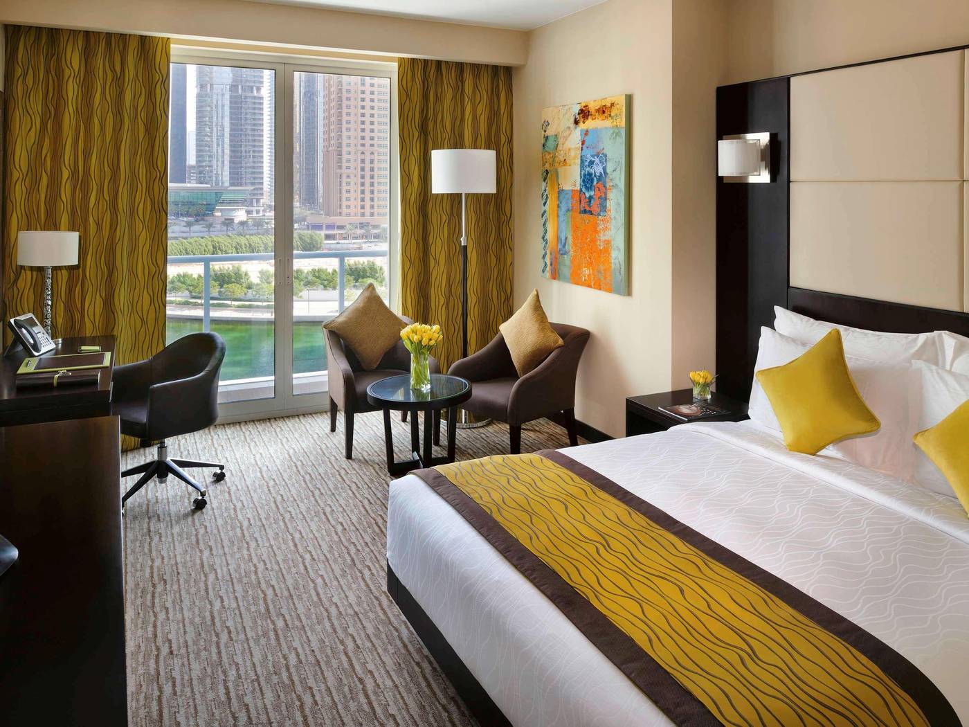 Movenpick-Hotel-Jumeirah-Lakes-Towers-Room-8