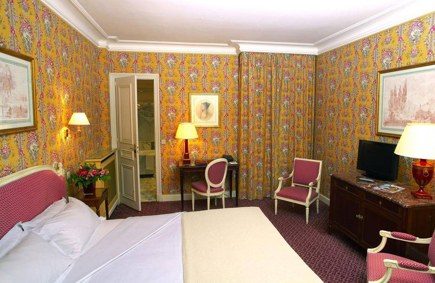 Victoria-Palace-Room-33