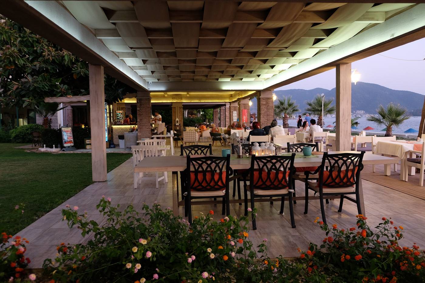 Mutlu-Beach-Restaurant-12