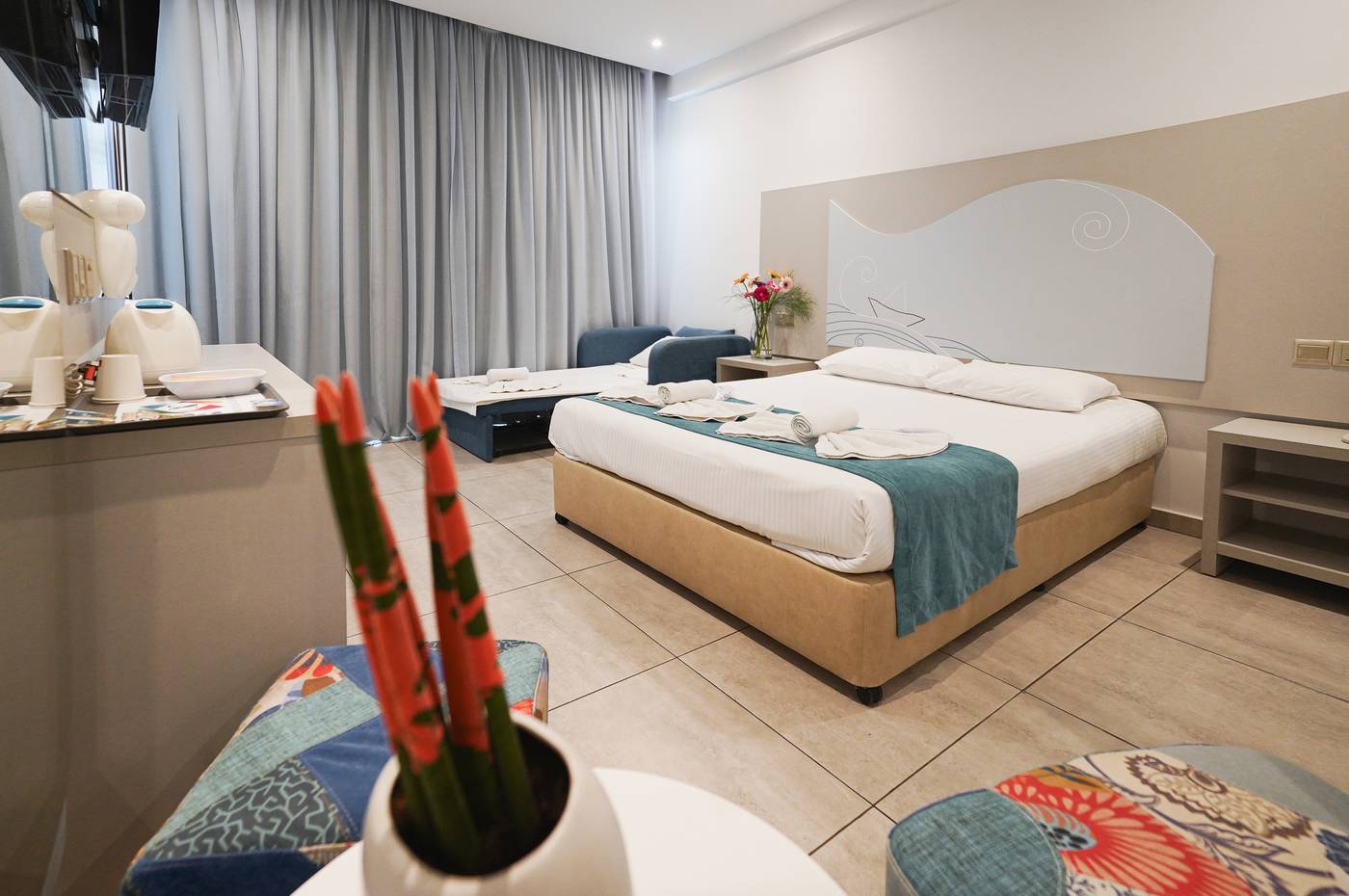 Nicholas-Color-Hotel-Room-23