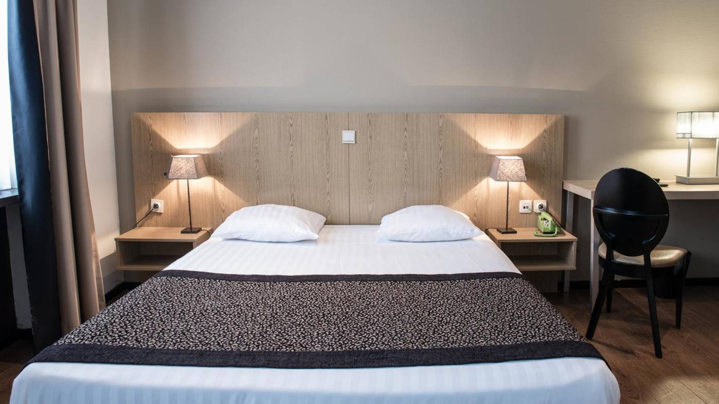 Urban-Yard-Hotel-Room-24