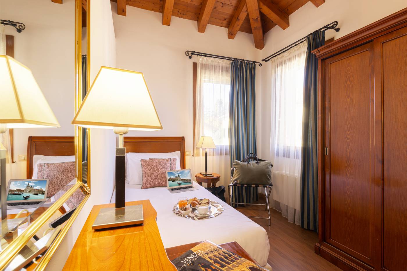 Venice-Resort-Airport-Hotel-Room-15