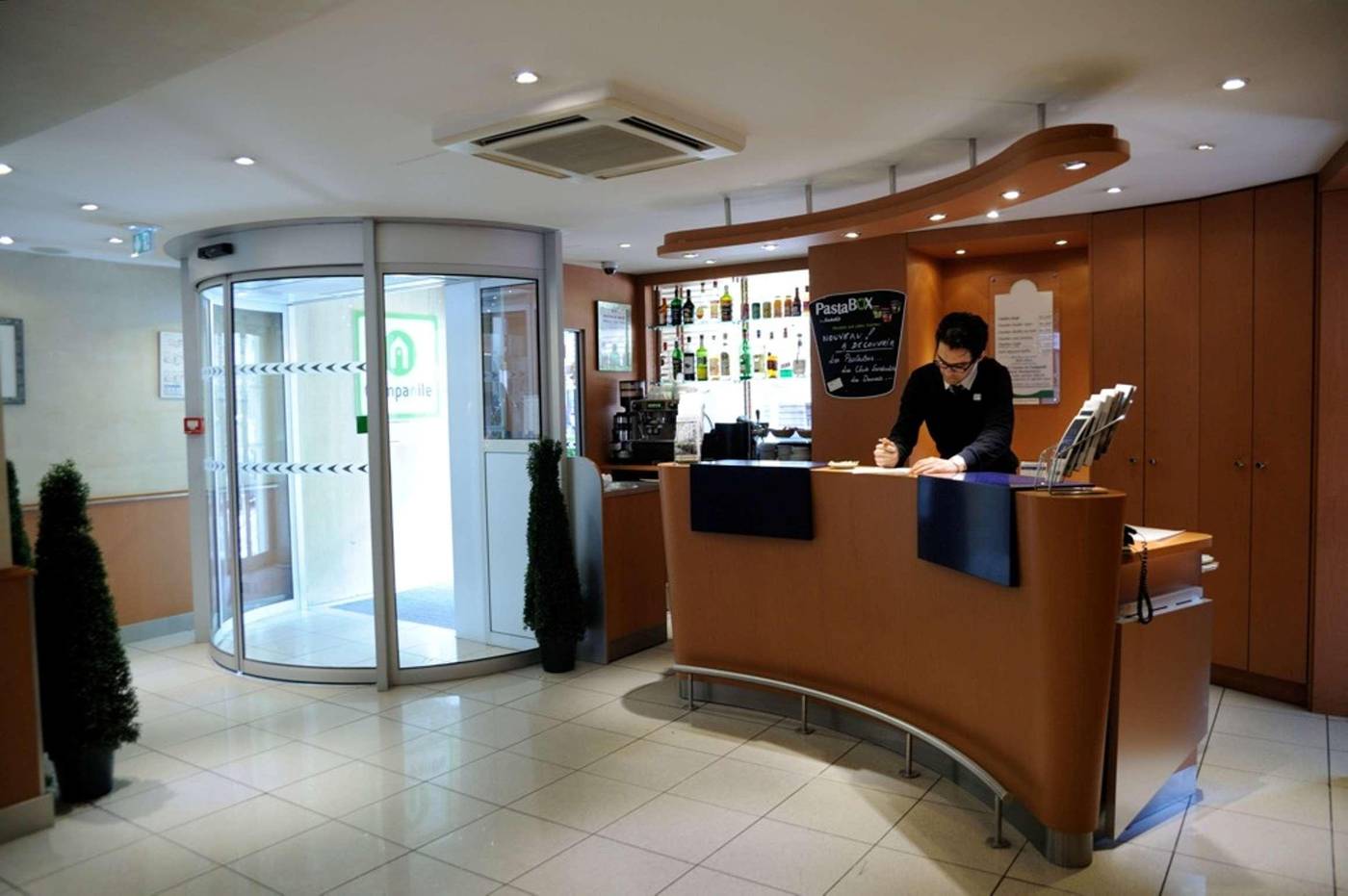 Campanile-Paris14-Maine-Montparnasse-Lobby-15