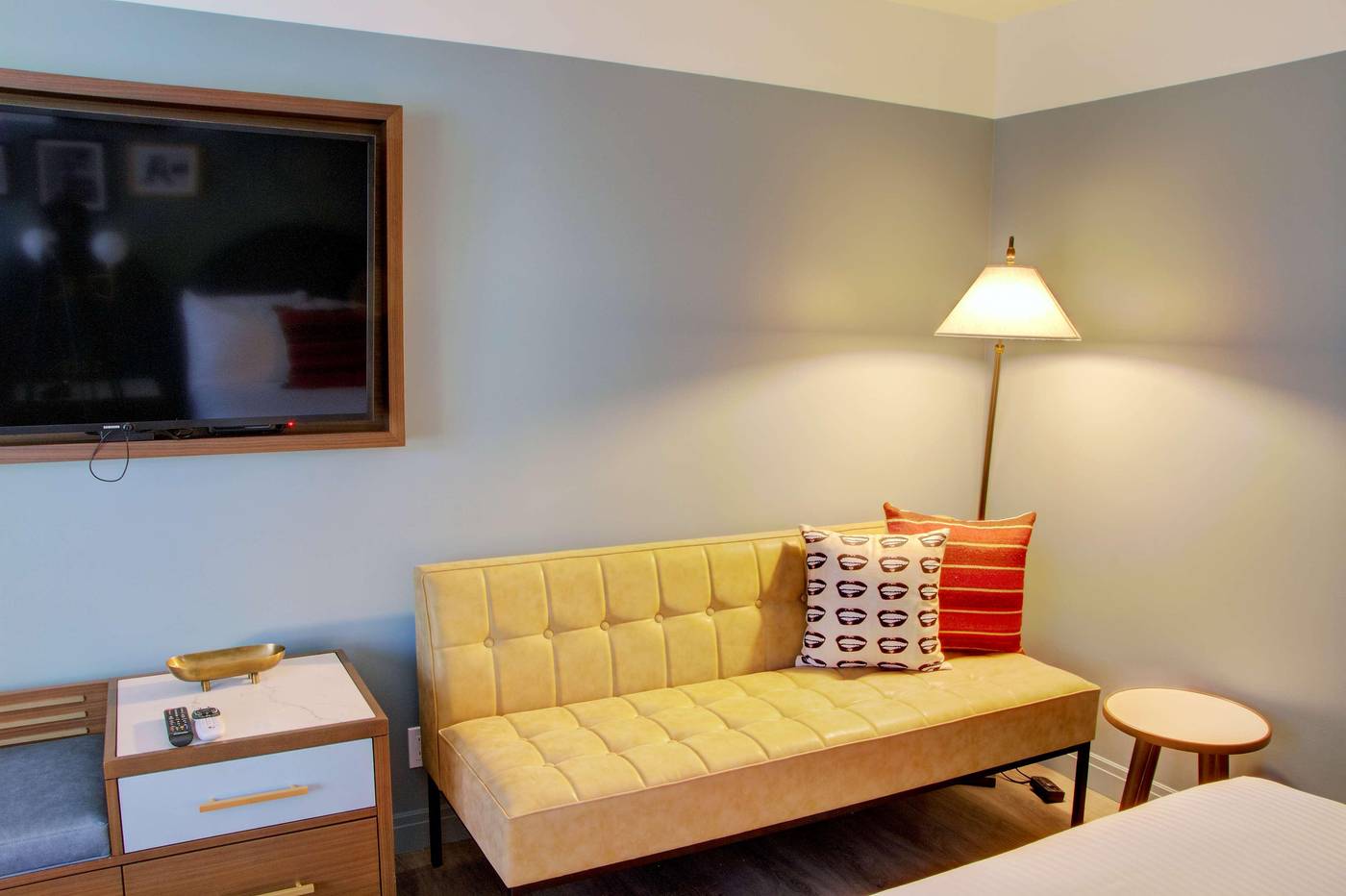 Best-Western-Plus-Hollywood-Hills-Room-42