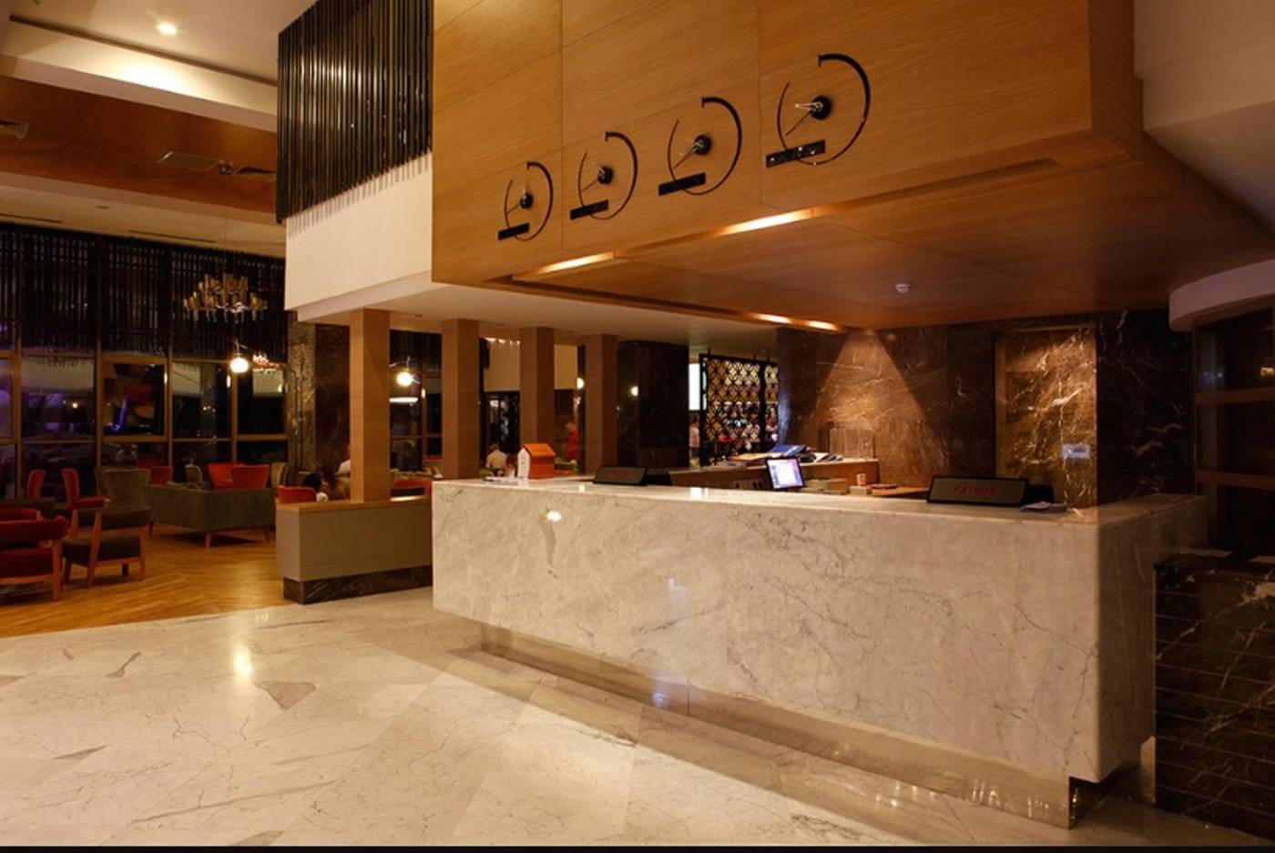 Long-Beach-Harmony-Lobby-38