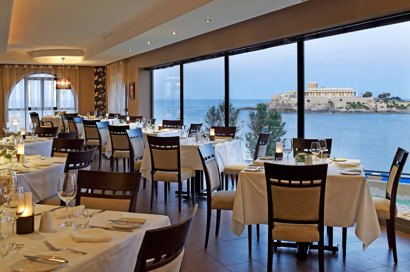 Corinthia-Hotel-St-George-s-Bay-Restaurant-41