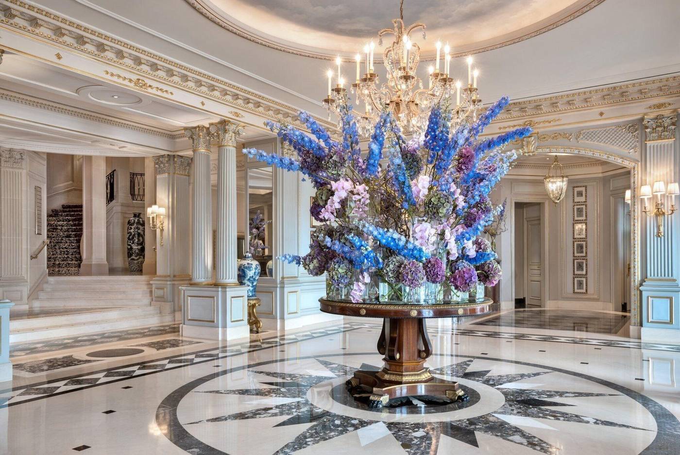 Four-Seasons-Hotel-Geneva-Lobby-17