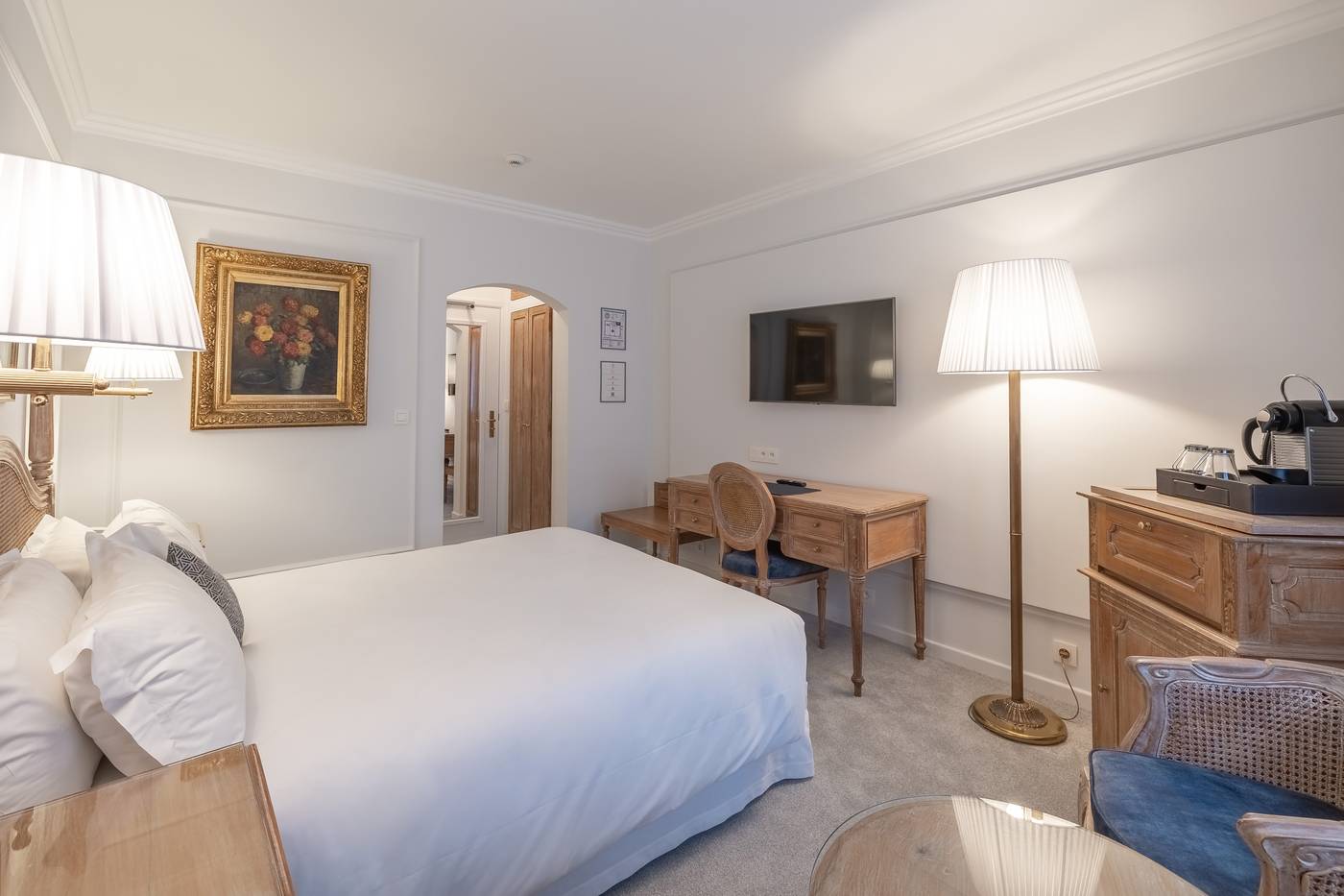 Manos-Stephanie-Hotel-Room-18