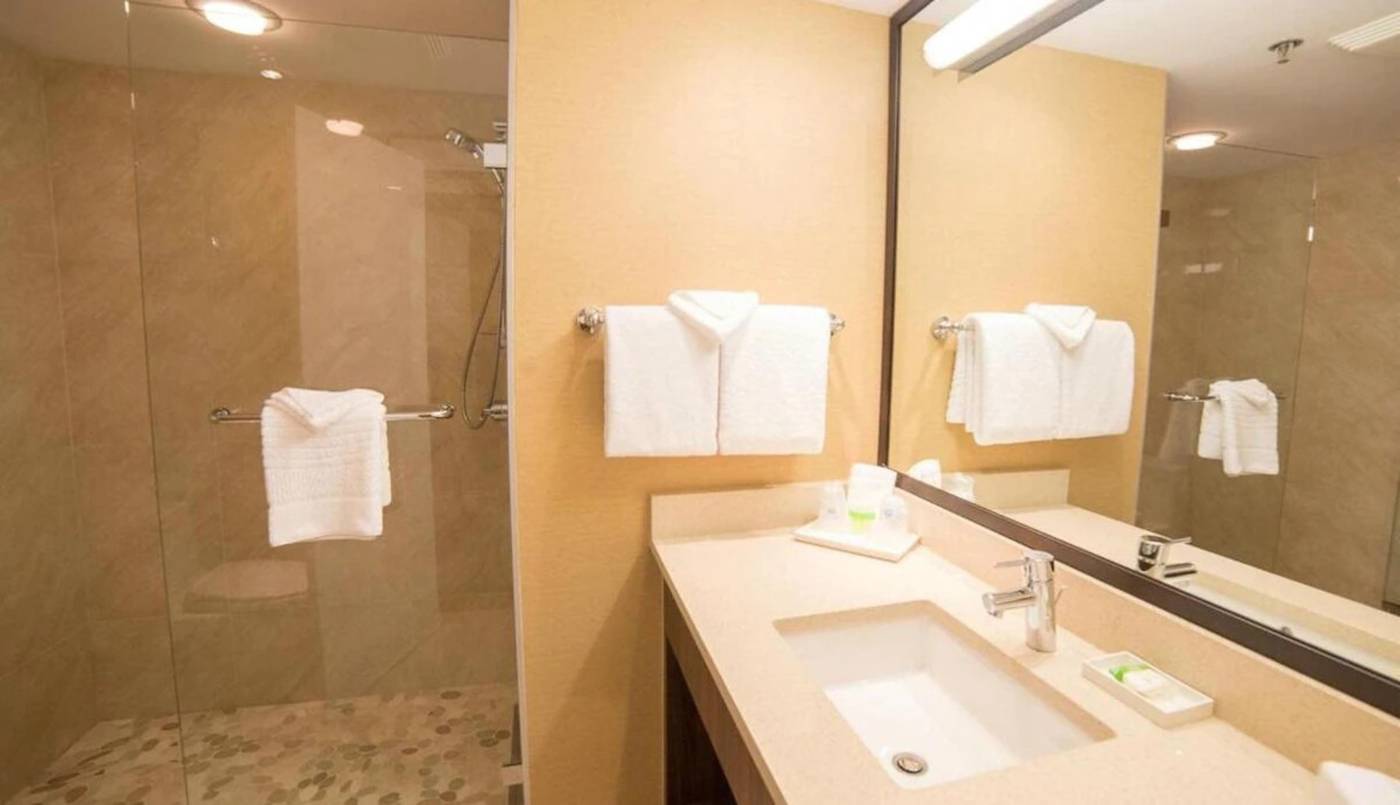 Abercorn-Hotel-Trademark-Collection-by-Wyndham-Room-24