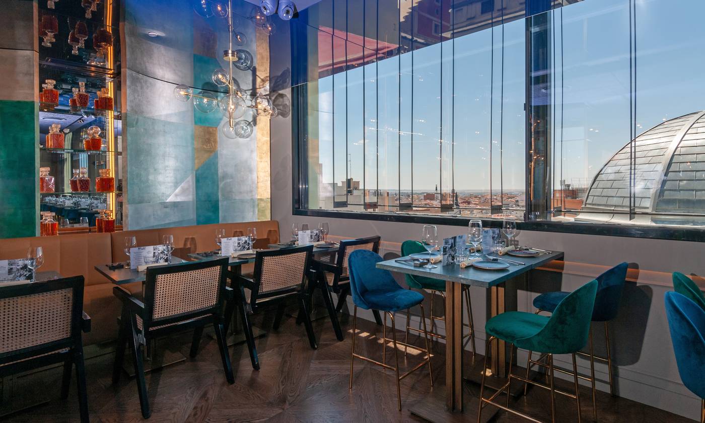 Smartrental-Collection-Gran-Via-Centric-II-Restaurant-86