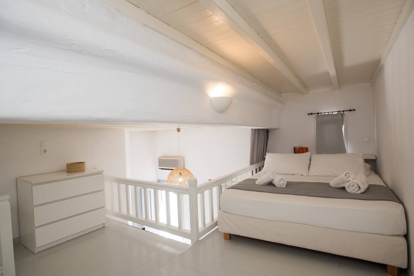 Madres-Houses-Room-8