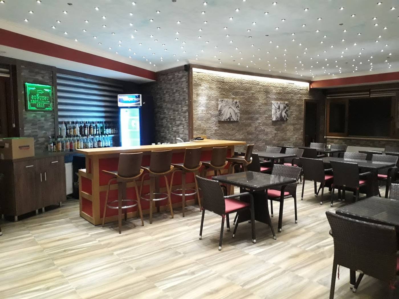 Dolphin-Apart-Restaurant-38