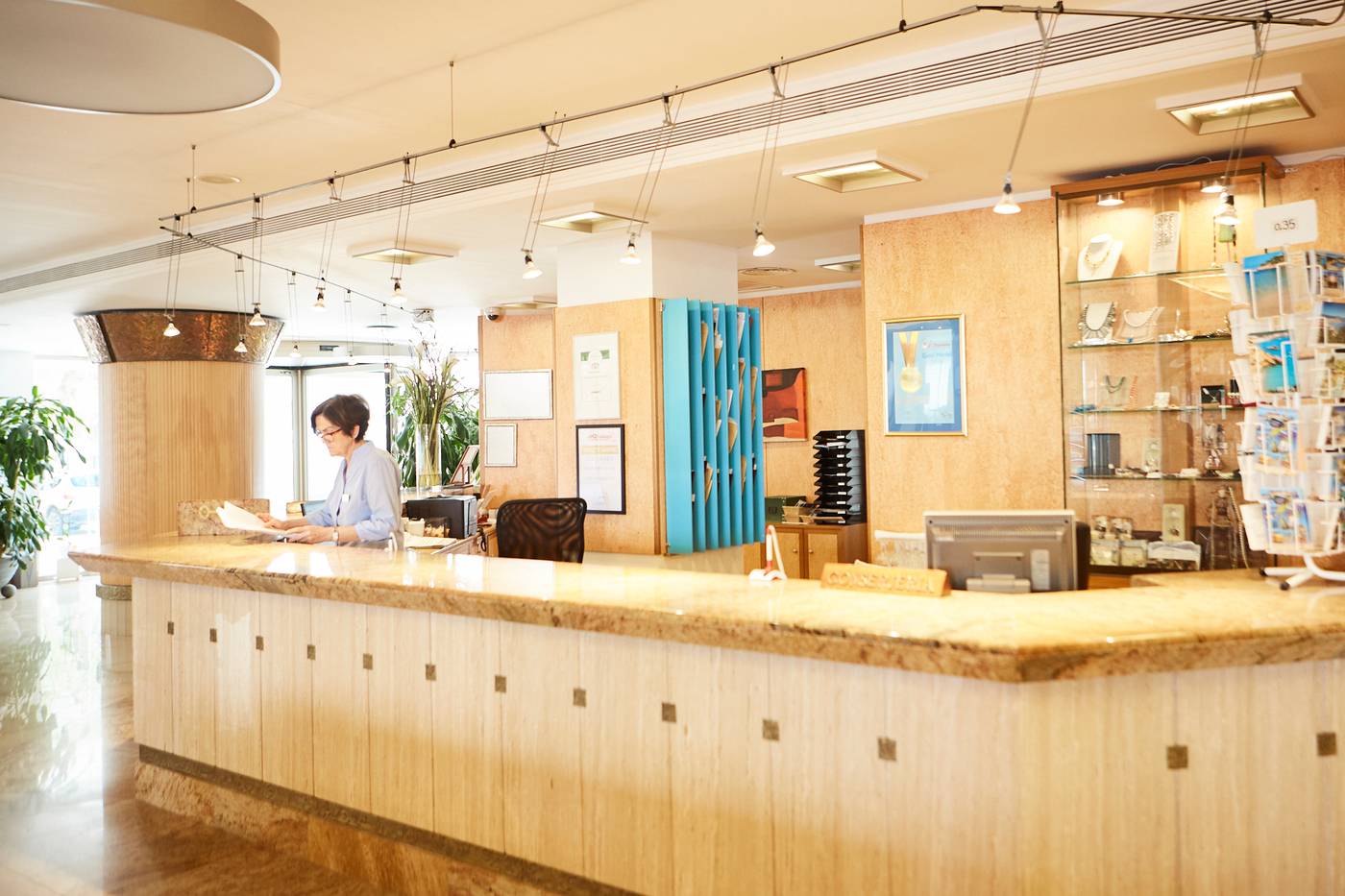 Invisa-Hotel-La-Cala-Lobby-19