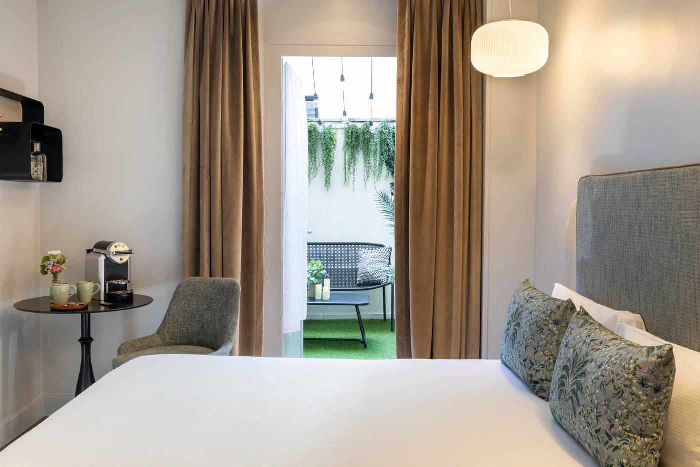 Eiffel-Saint-Charles-Room-18