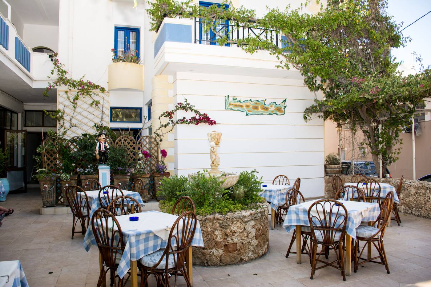 Uncle-George-Studios---Apartments-Lobby-5