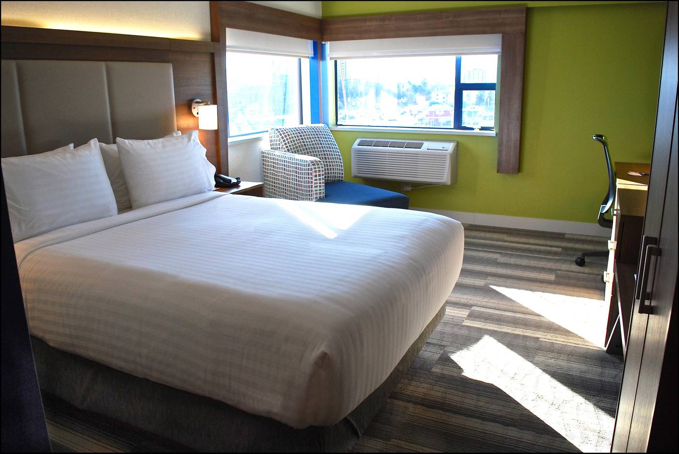 Holiday-Inn-Express-Vancouver-Airport-Richmond-Room-40