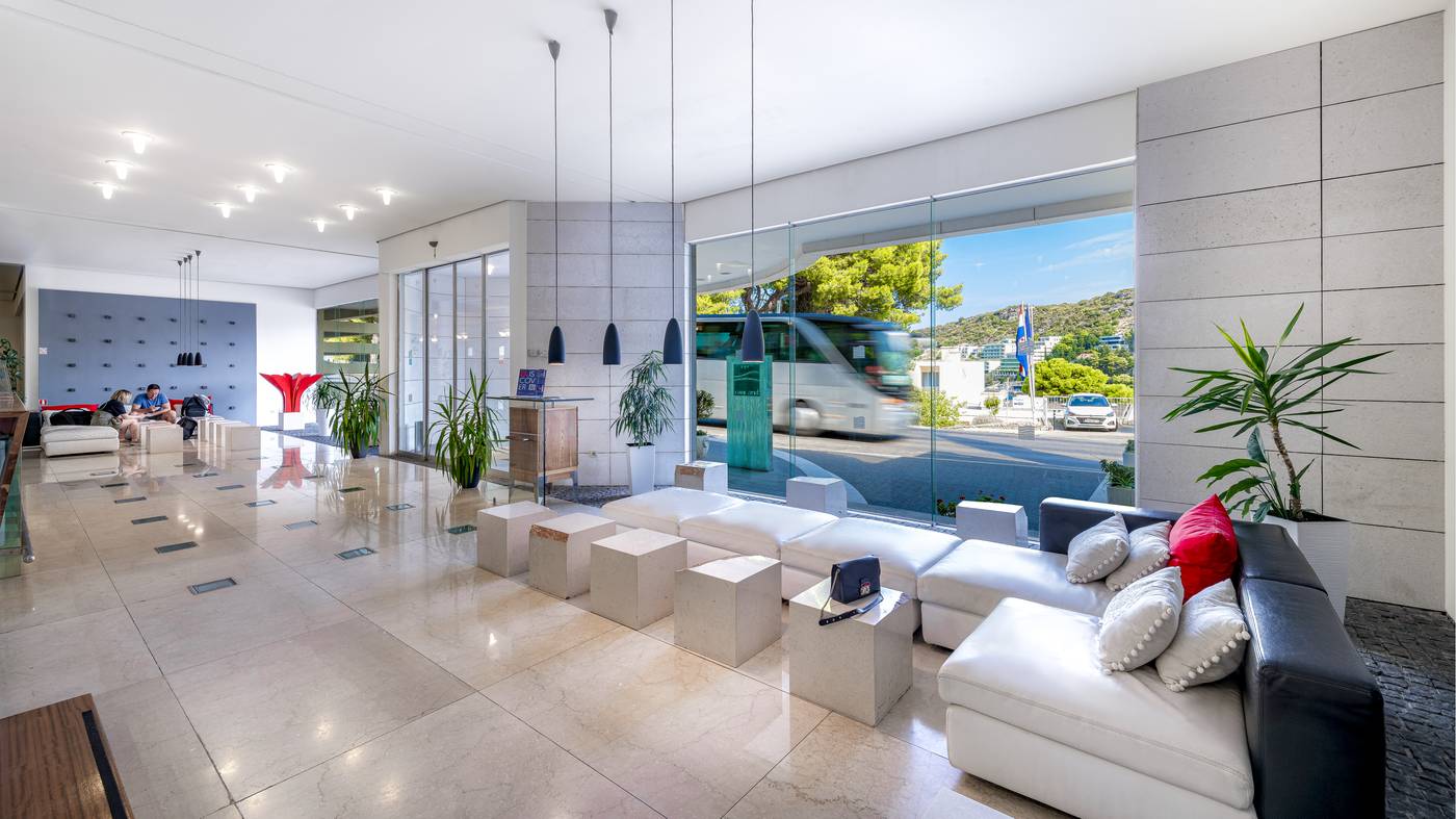 Hotel-Uvala-Lobby-40