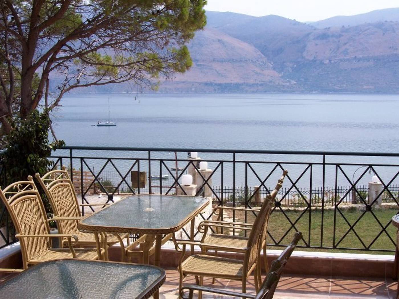 Lazaratos-Hotel-Terrace-13