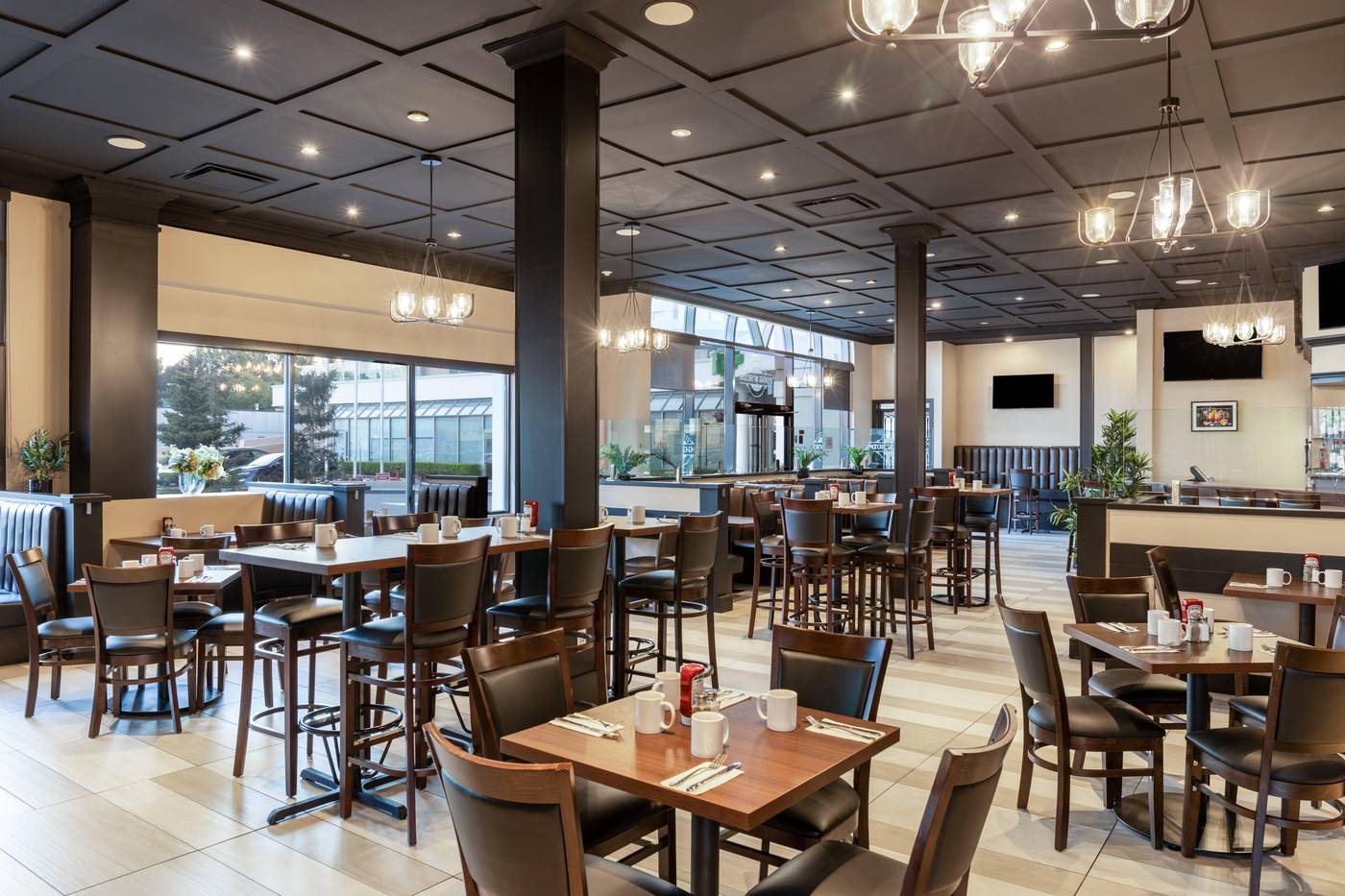 Holiday-Inn-Vancouver-Airport-Restaurant-29