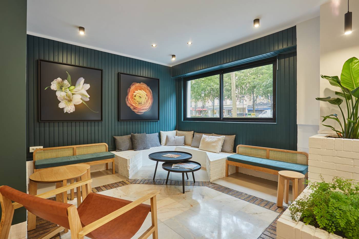 HOTEL-BEAUQUARTIER-MONTMARTRE-Lobby-3