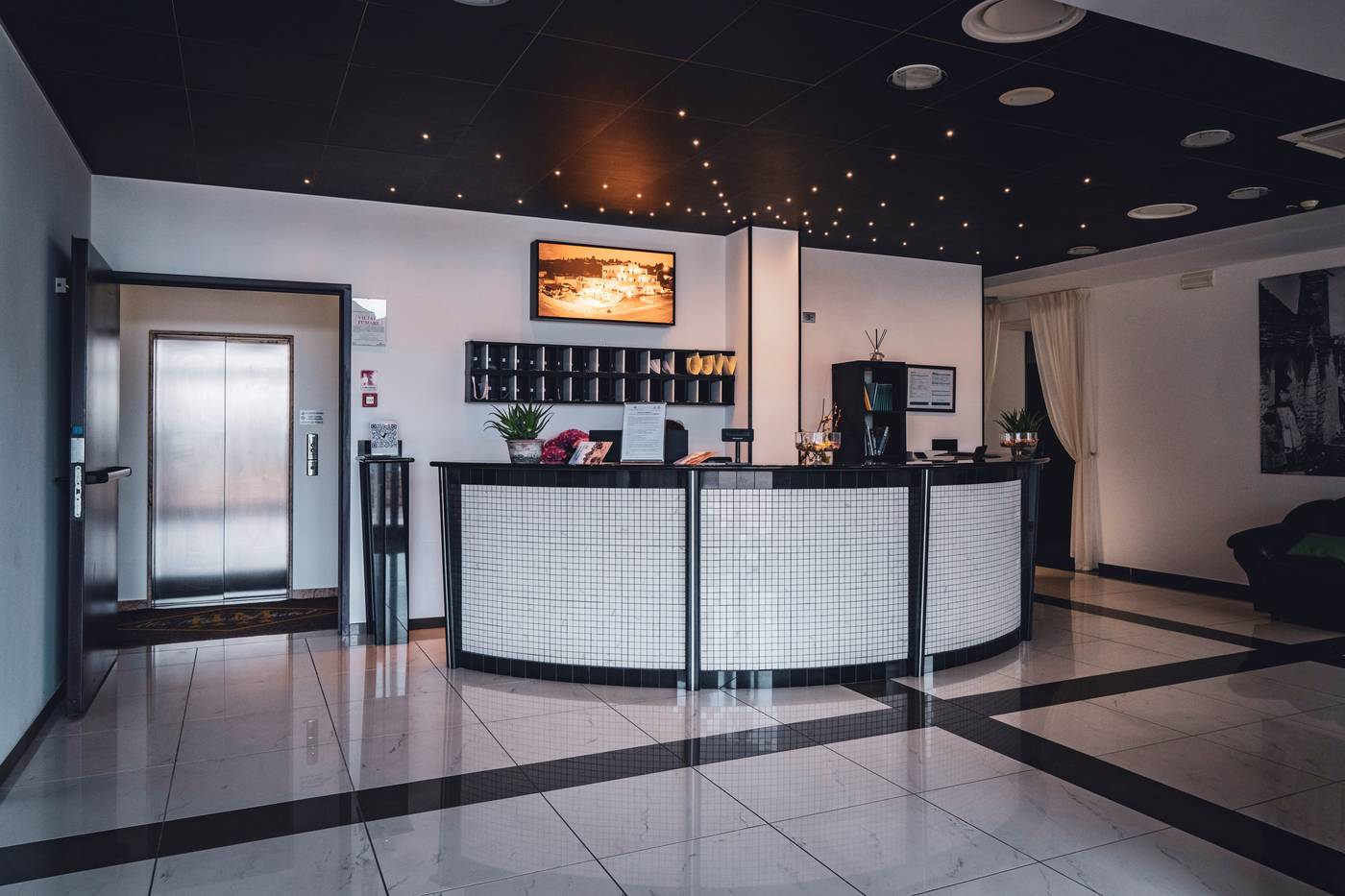 Majesty Alberobello-Italy-ALBEROBELLO-Lobby-9