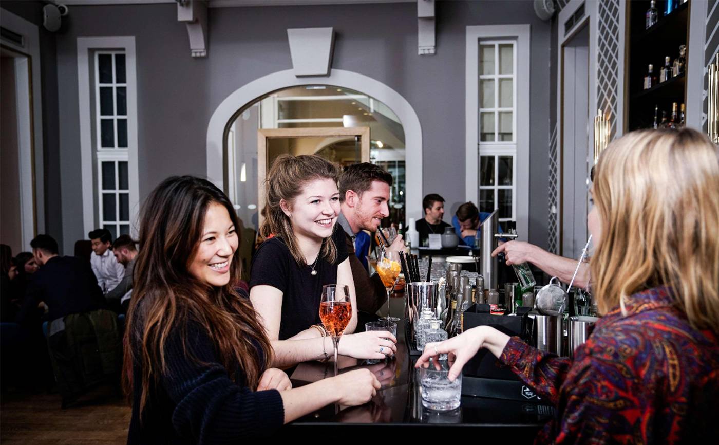 art-otel-berlin-mitte-powered-by-Radisson-Hotels-Bar-23