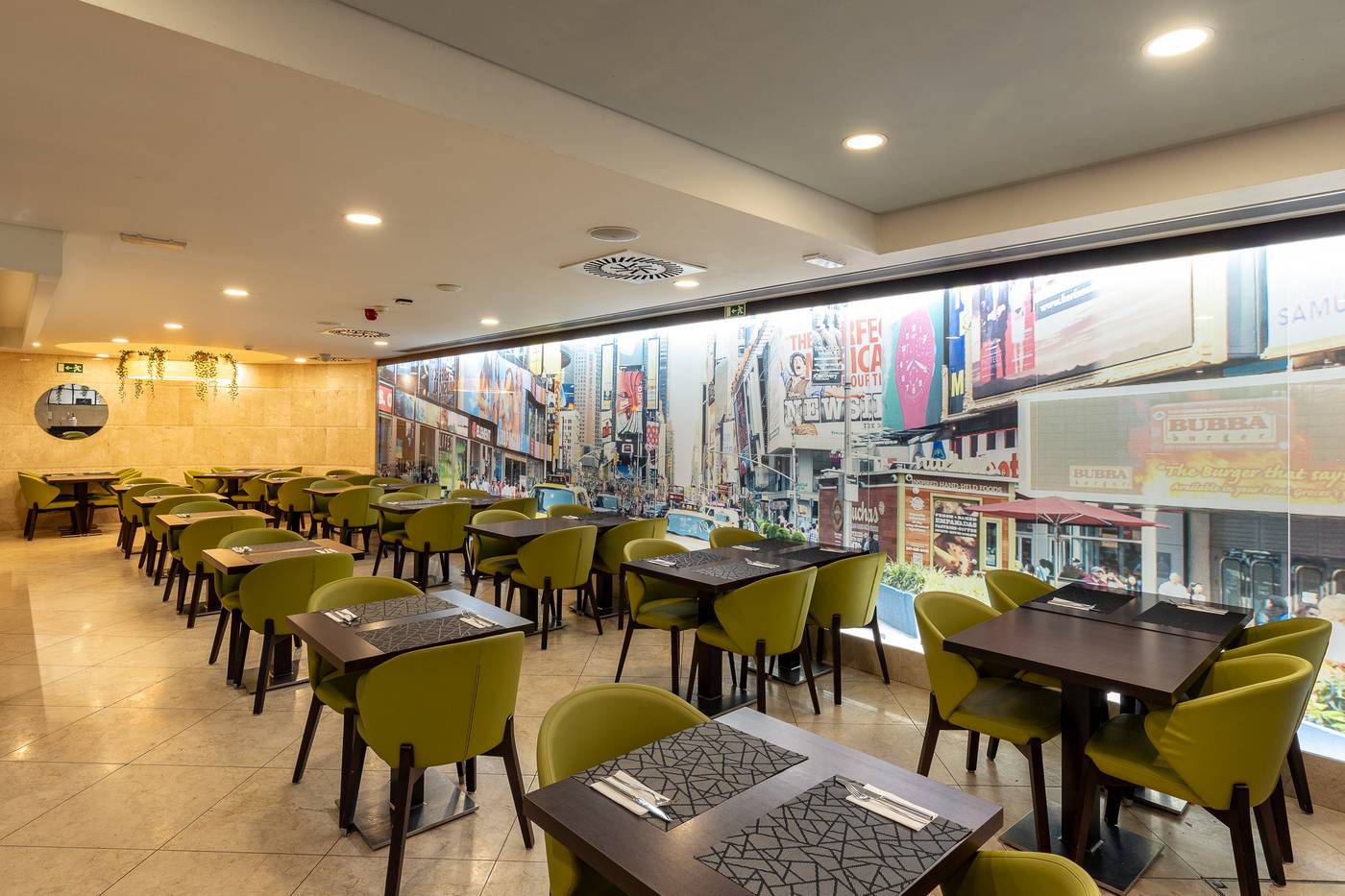 America-Diamonds-Lobby-17