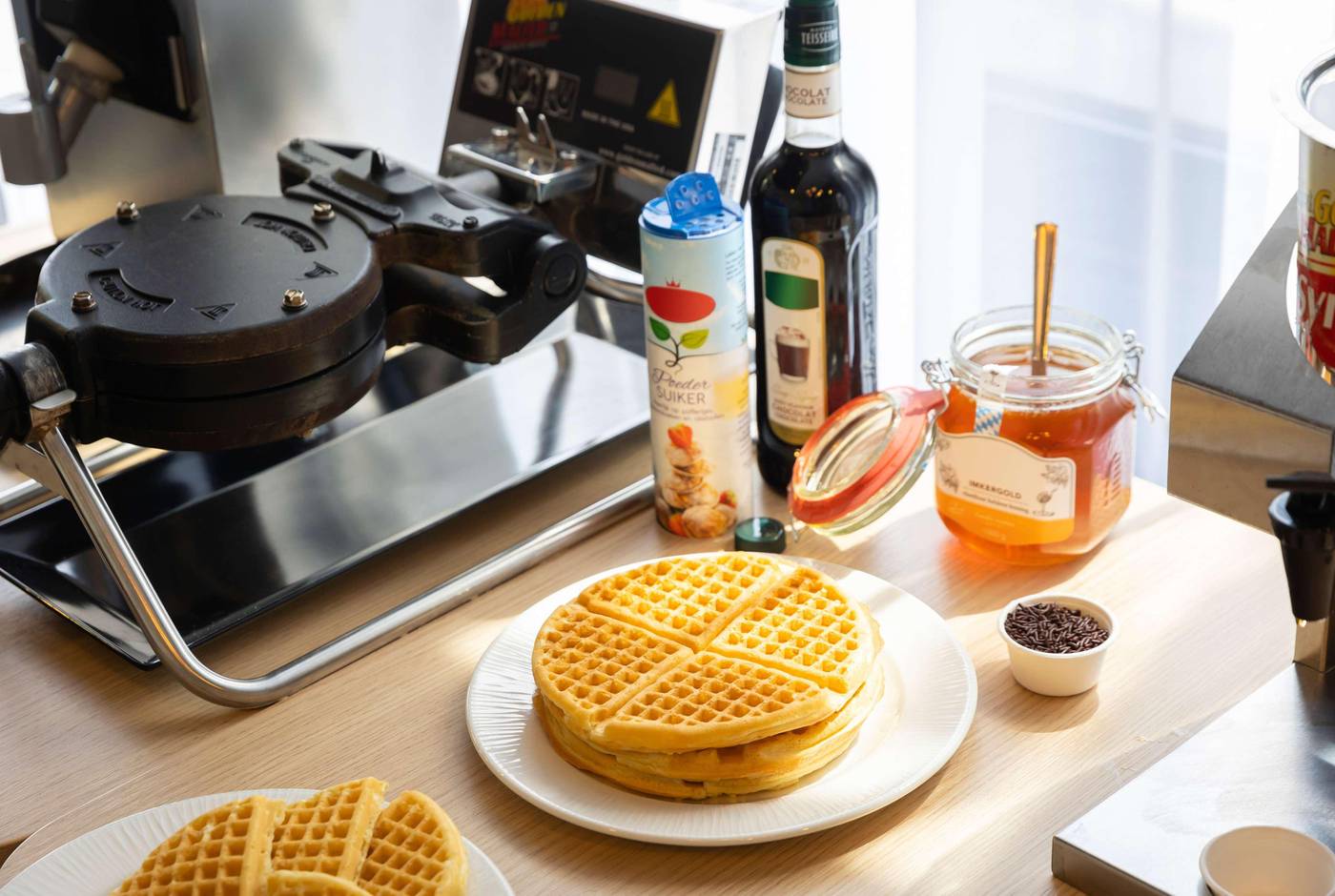 Hampton-by-Hilton-Amsterdam-Airport-Schiphol-Restaurant-29