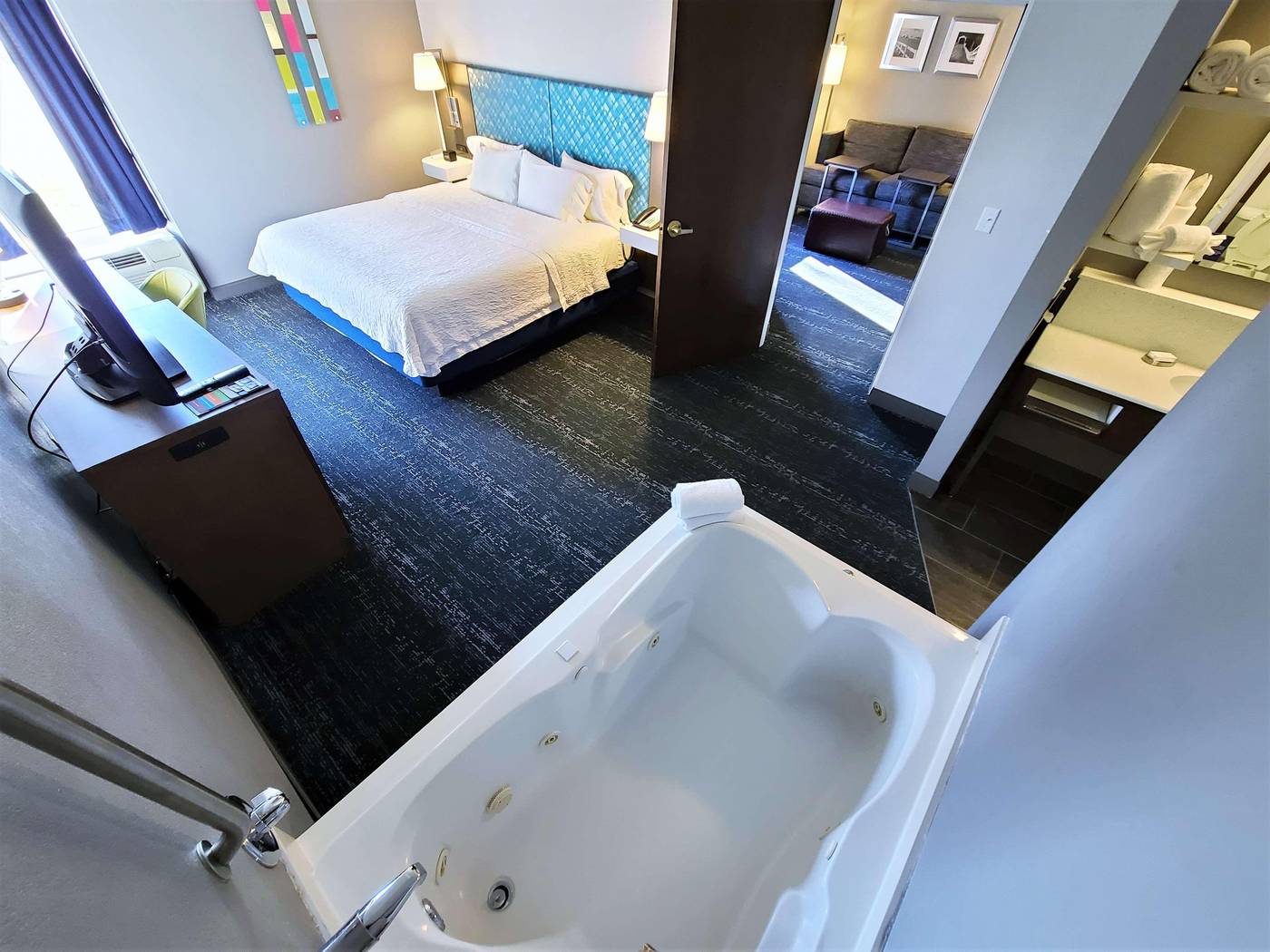 Hampton Inn & Suites Newtown-United States-YARDLEY-Room-8