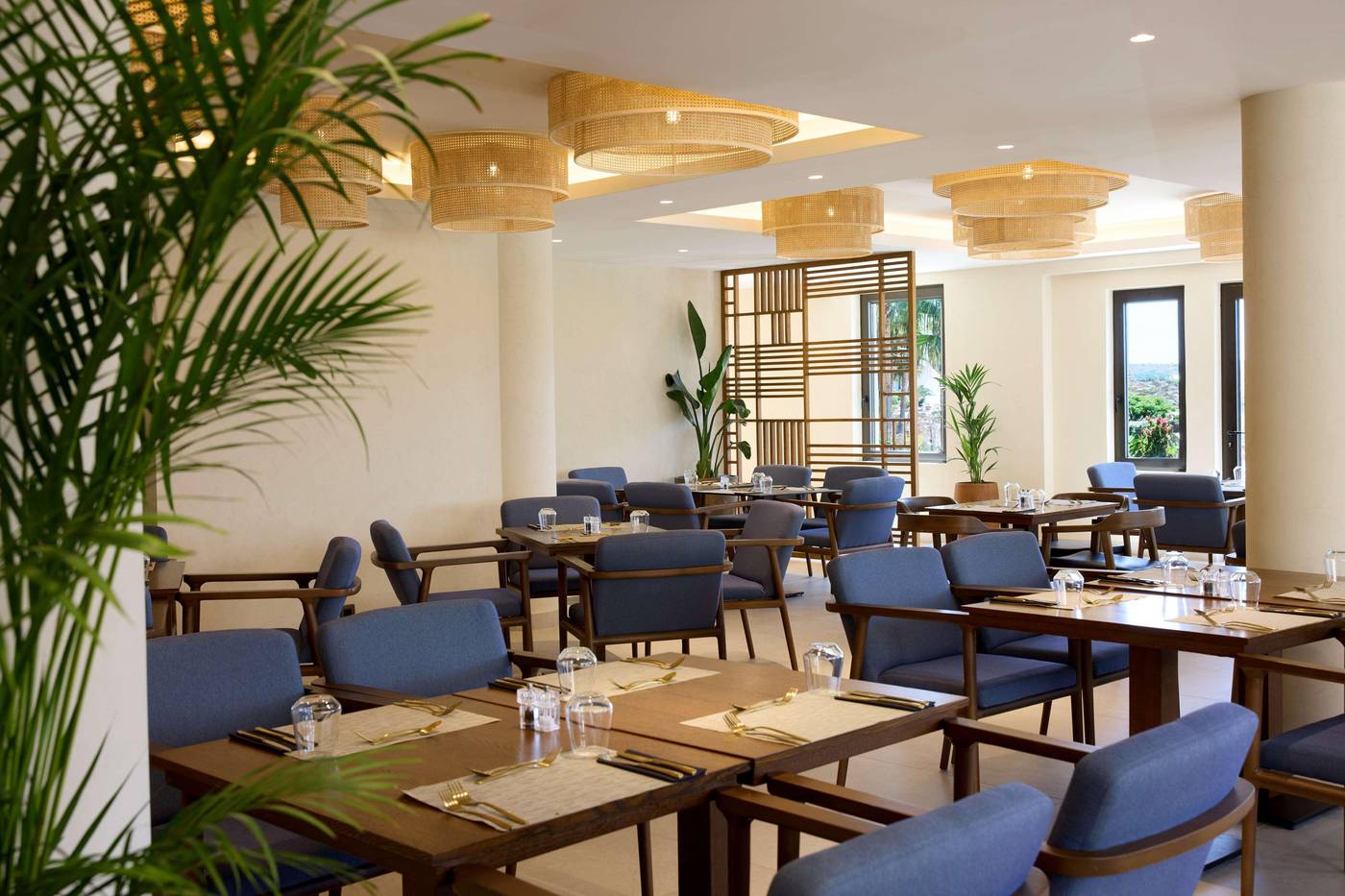 Isla-Brown-Chania--Curio-Collection-by-Hilton-Restaurant-56