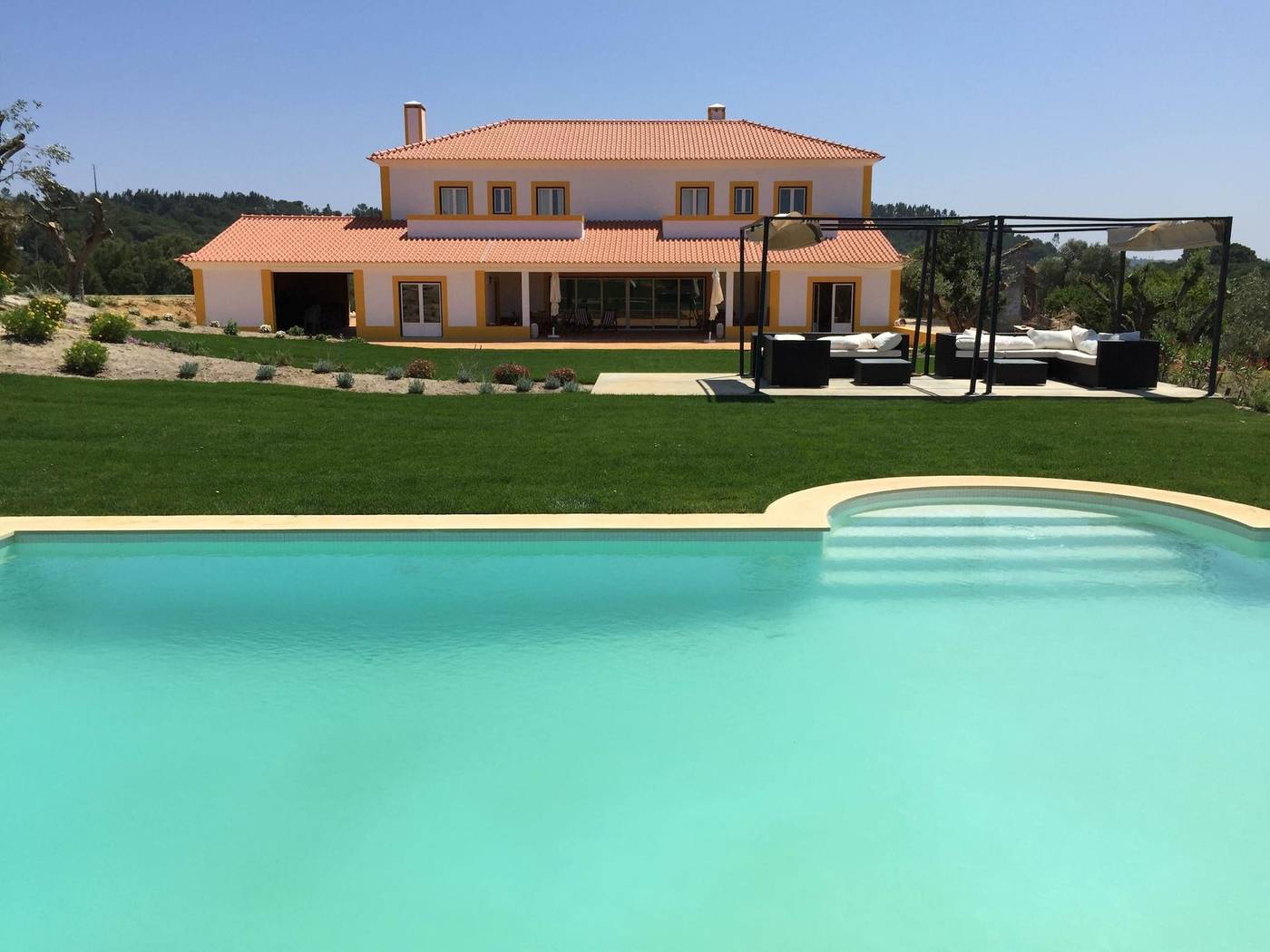 Casa-Do-Alfaro-Sports-and-Entertainment-1