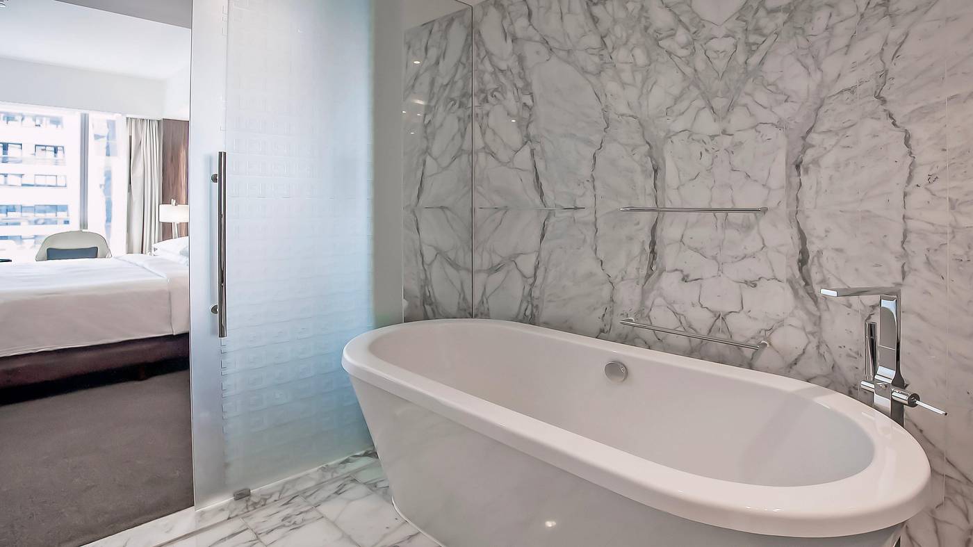 Bonnington-Jumeirah-Lakes-Towers-Room-36