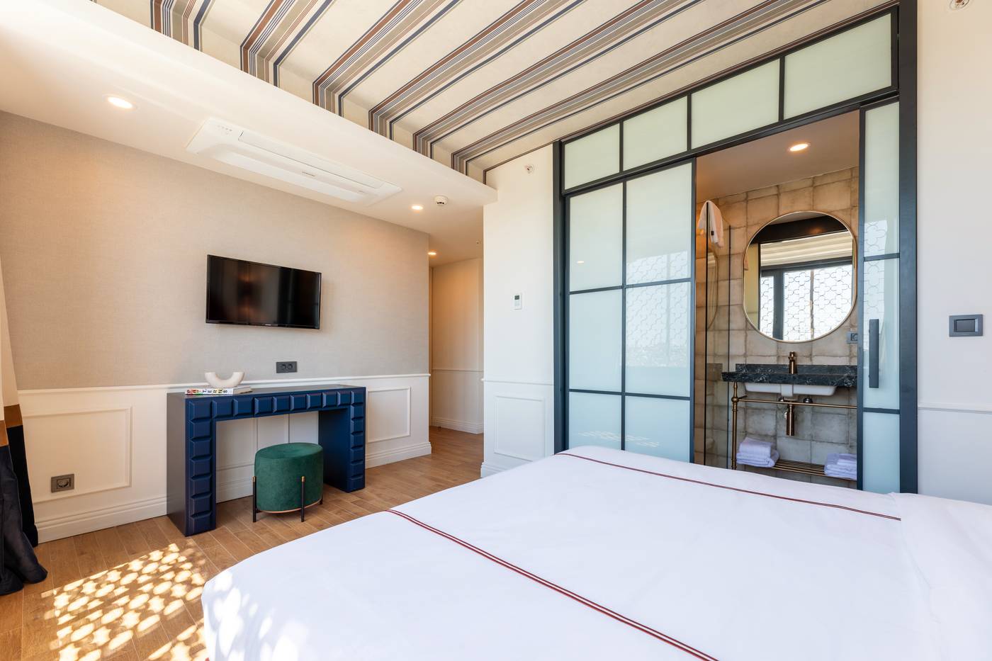 Khai-Hotel-Karakoy-Room-2