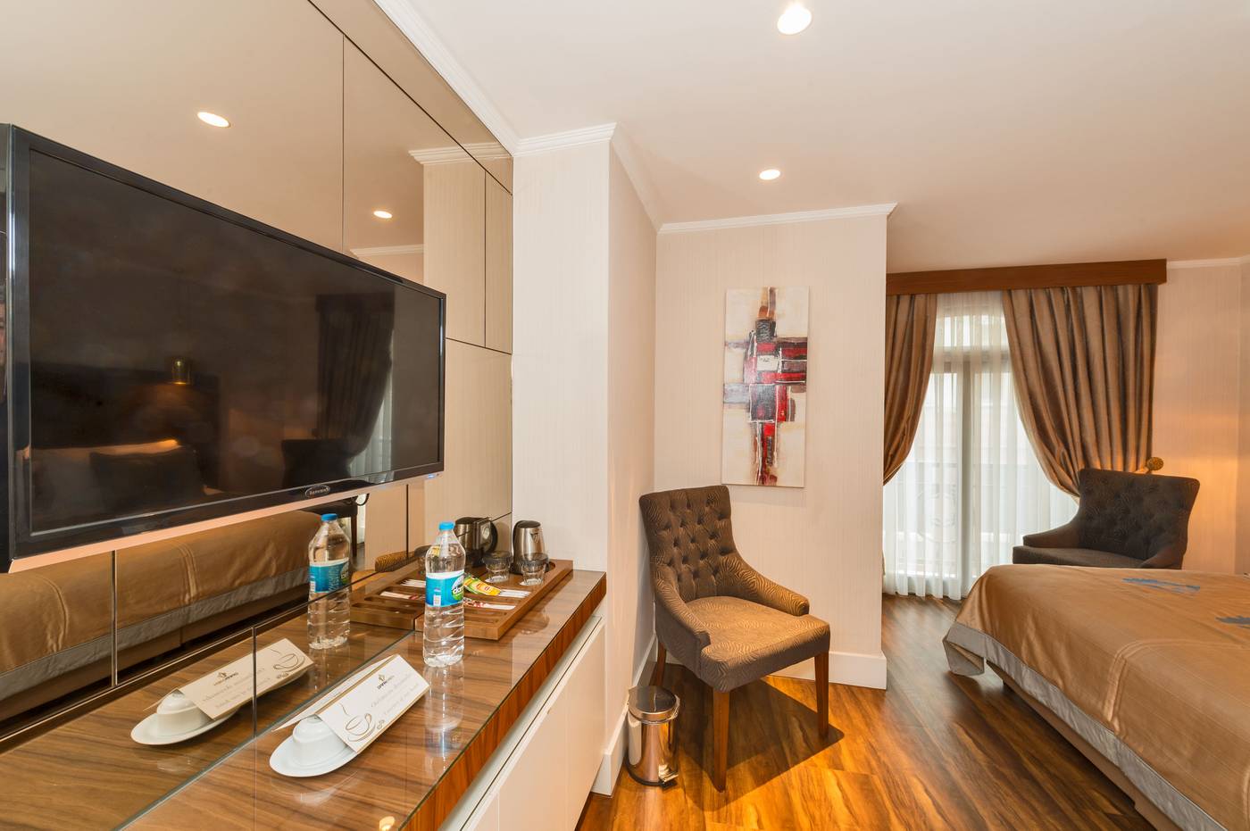 Darkmen-Hotel-Room-23