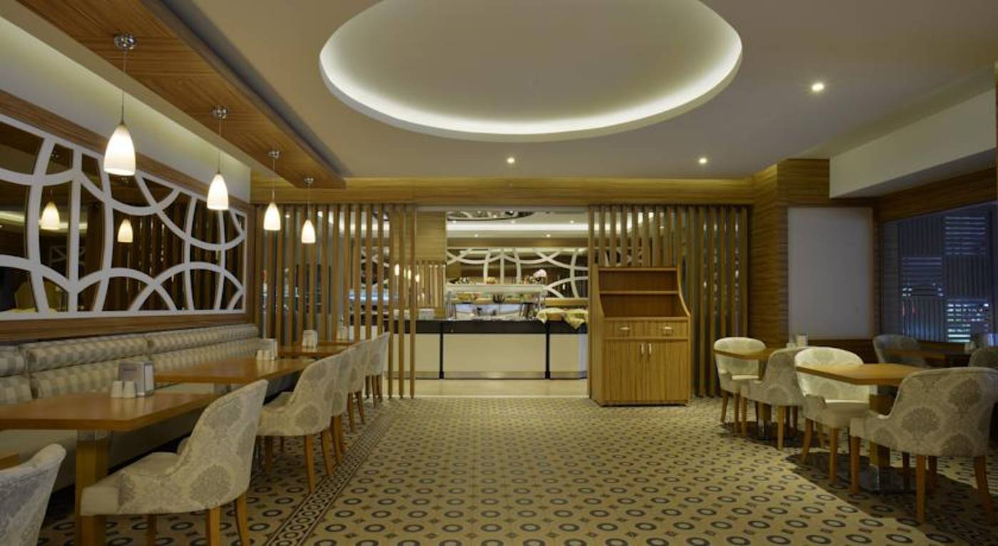 Maris-Beach-Lobby-15