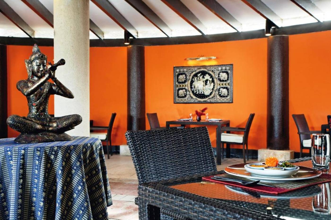 Movenpick-Resort---Spa-El-Gouna-Bar-39