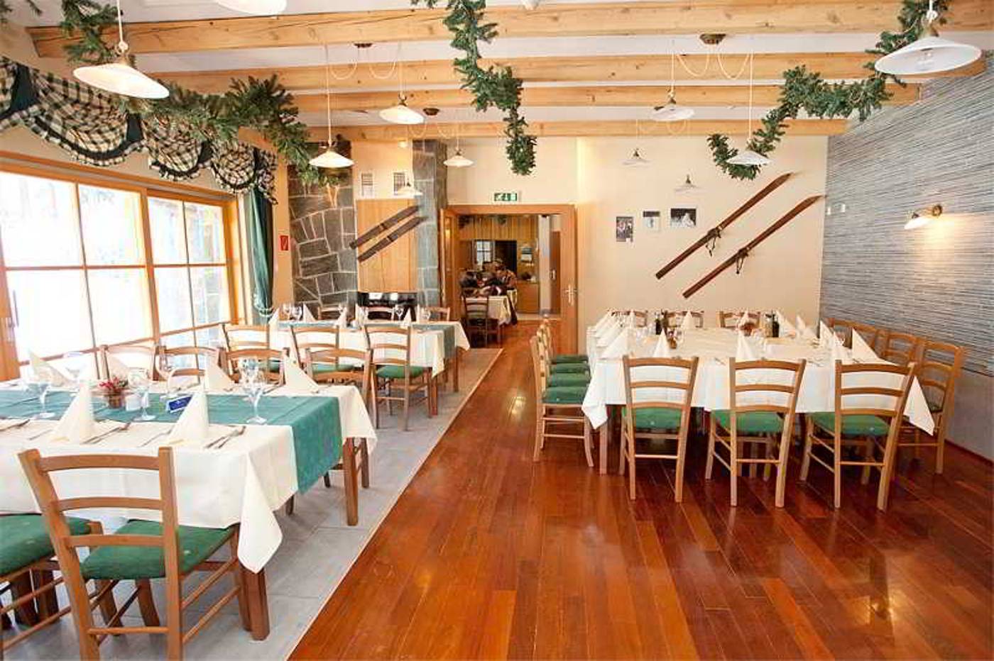 Turisticki Apartmani Snjezna Kraljica-Croatia-SLJEME-Restaurant-10