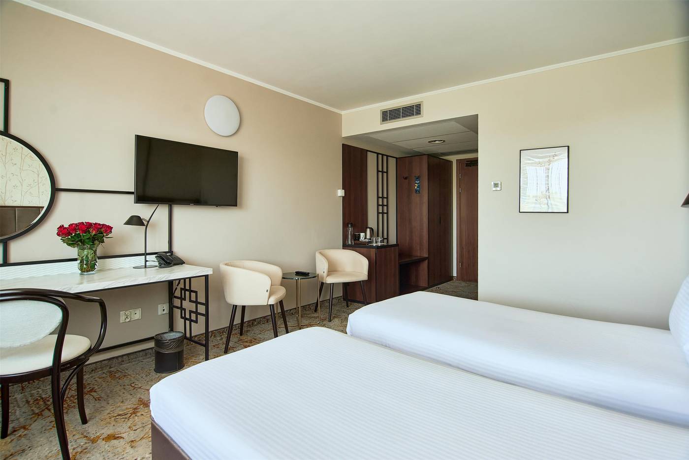 Metropolo-By-Golden-Tulip-Room-20