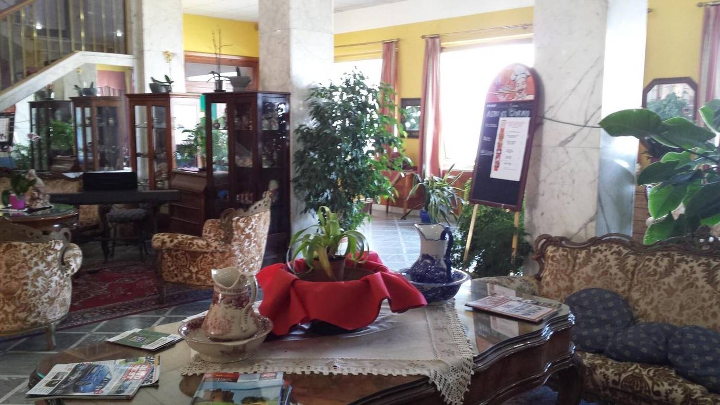 Grande-Albergo-Abruzzo-Lobby-12