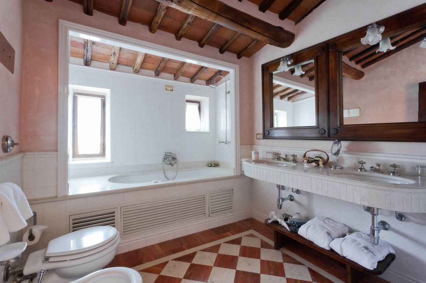 Castello-Di-Spaltenna-Room-32