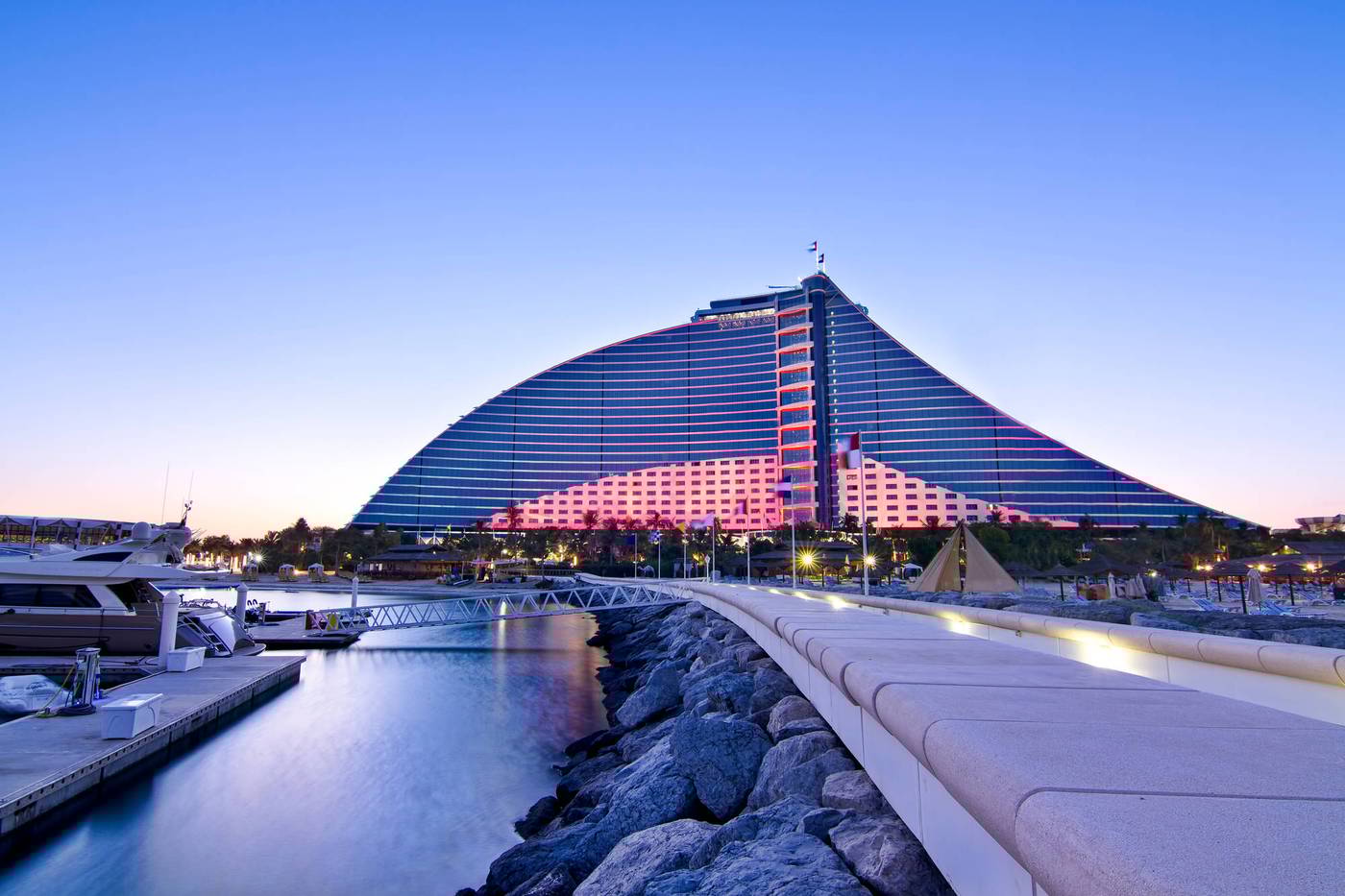 Jumeirah-Beach-Hotel-General-view-16