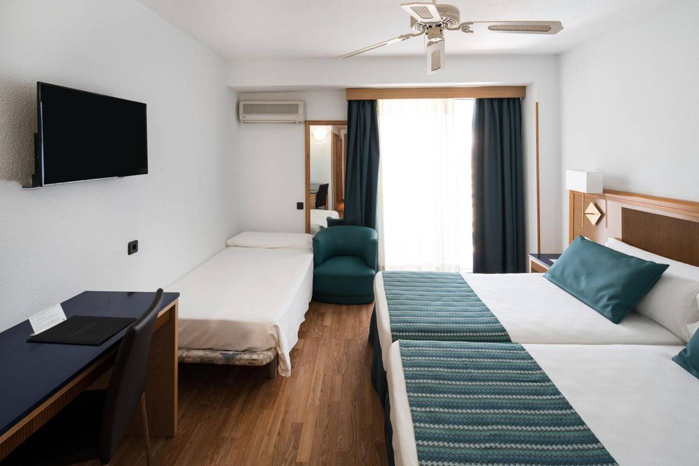 Catalonia-las-Vegas-Room-17