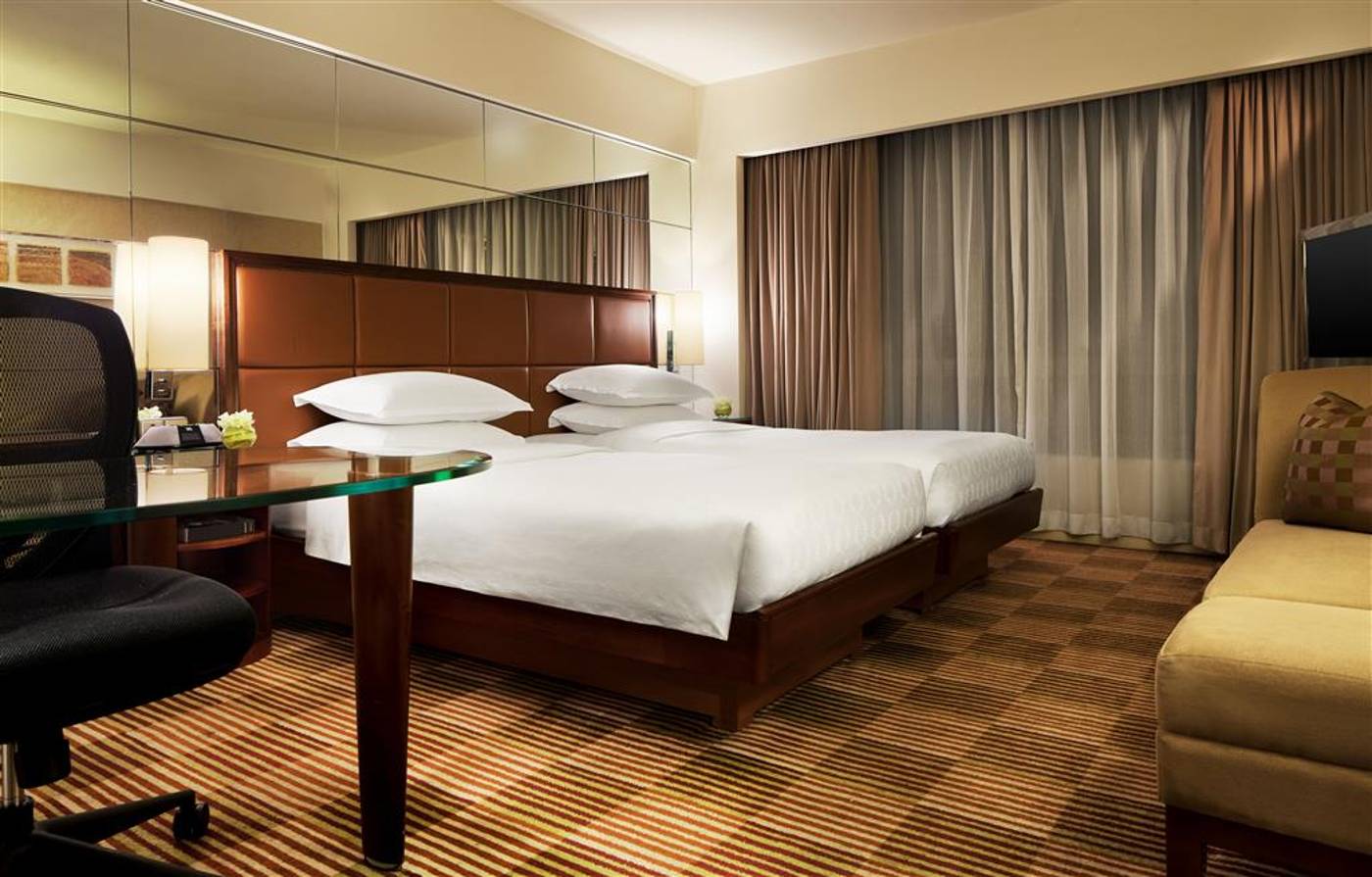 Sheraton-Hong-Kong-Hotel---Towers-Room-47
