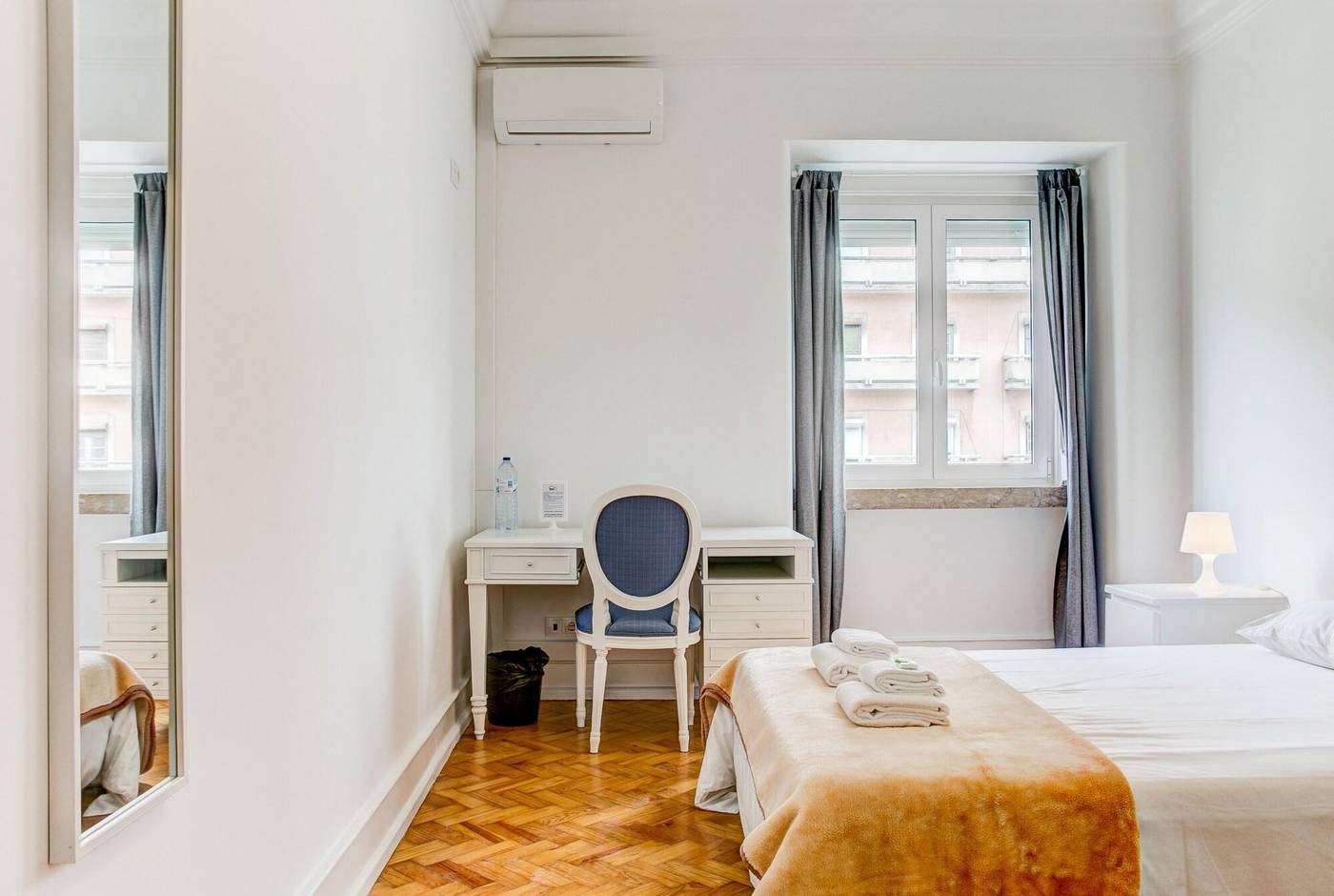 Home-Out-Rooms---Apartments-Room-59