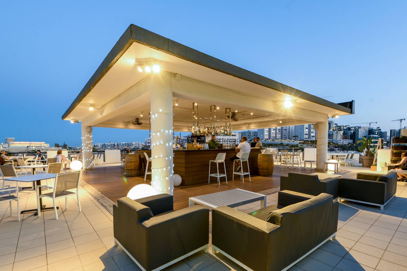 Corinthia-Hotel-St-George-s-Bay-Restaurant-15