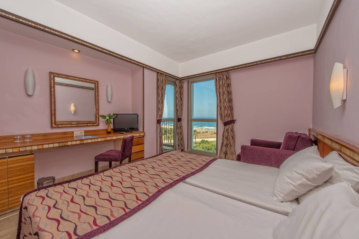Royal-Atlantis-Beach-Room-16
